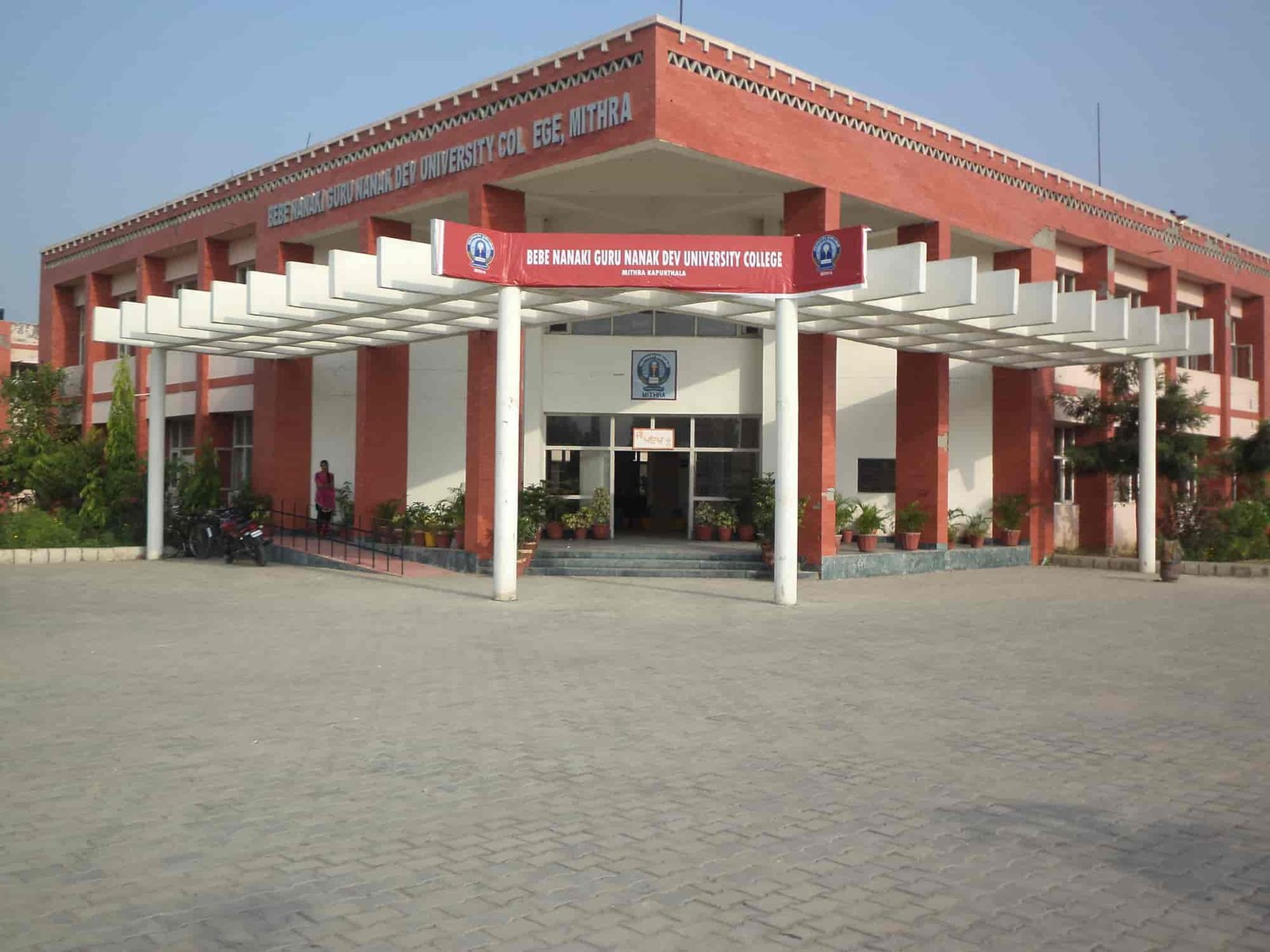 About Bebe Nanaki University College